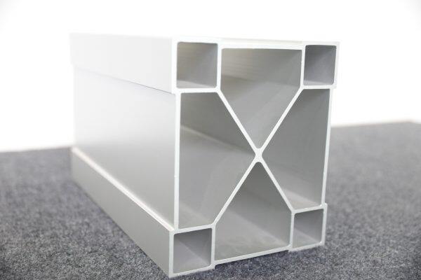 Profilé extrudé en aluminium pour la structure de la carrosserie