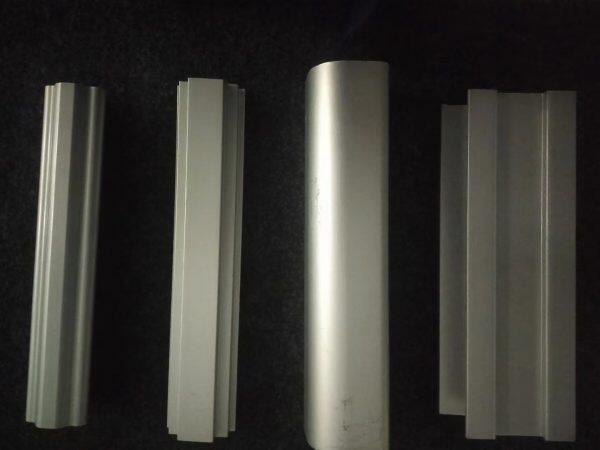 Profilés extrudés en aluminium pour véhicules automobiles