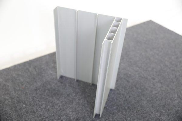 Profilé extrudé en aluminium pour la structure de la carrosserie