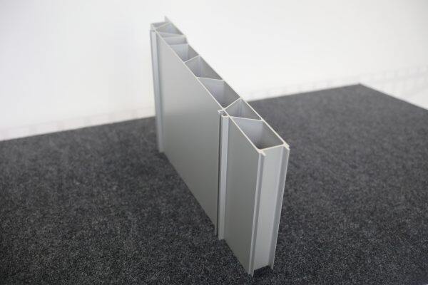Profilé extrudé en aluminium pour la structure de la carrosserie