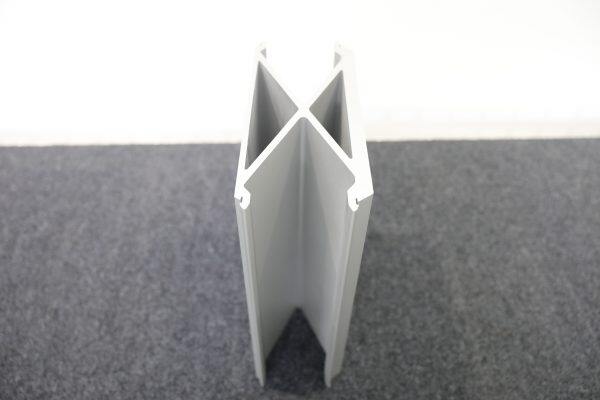 Profilé extrudé en aluminium pour la structure de la carrosserie