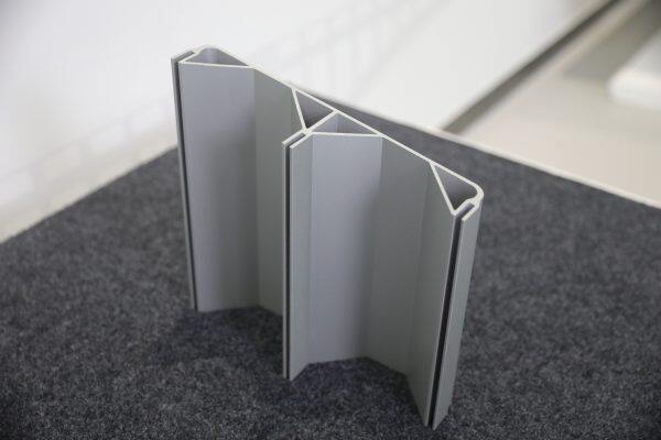 Profilé extrudé en aluminium pour la structure de la carrosserie