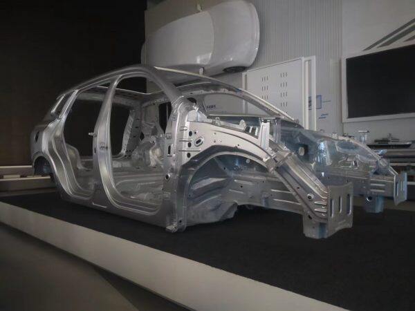 Profilés extrudés en aluminium pour véhicules automobiles