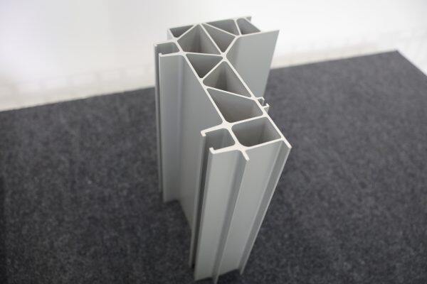 Profilé extrudé en aluminium pour la structure de la carrosserie
