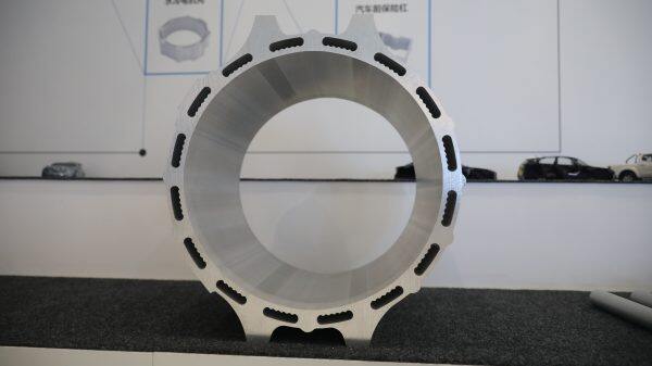 Profilés extrudés en aluminium pour véhicules automobiles