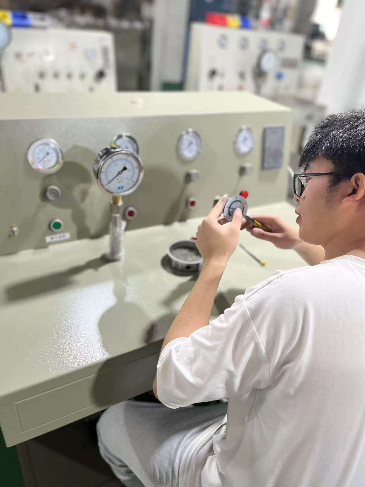 pressure gauge production process image4