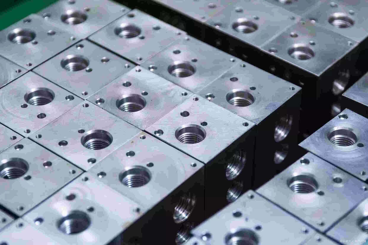 sheet metal defect detection