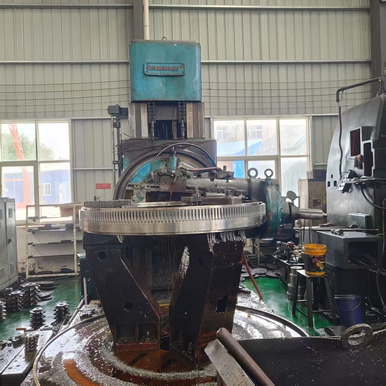 gear hobbing machine