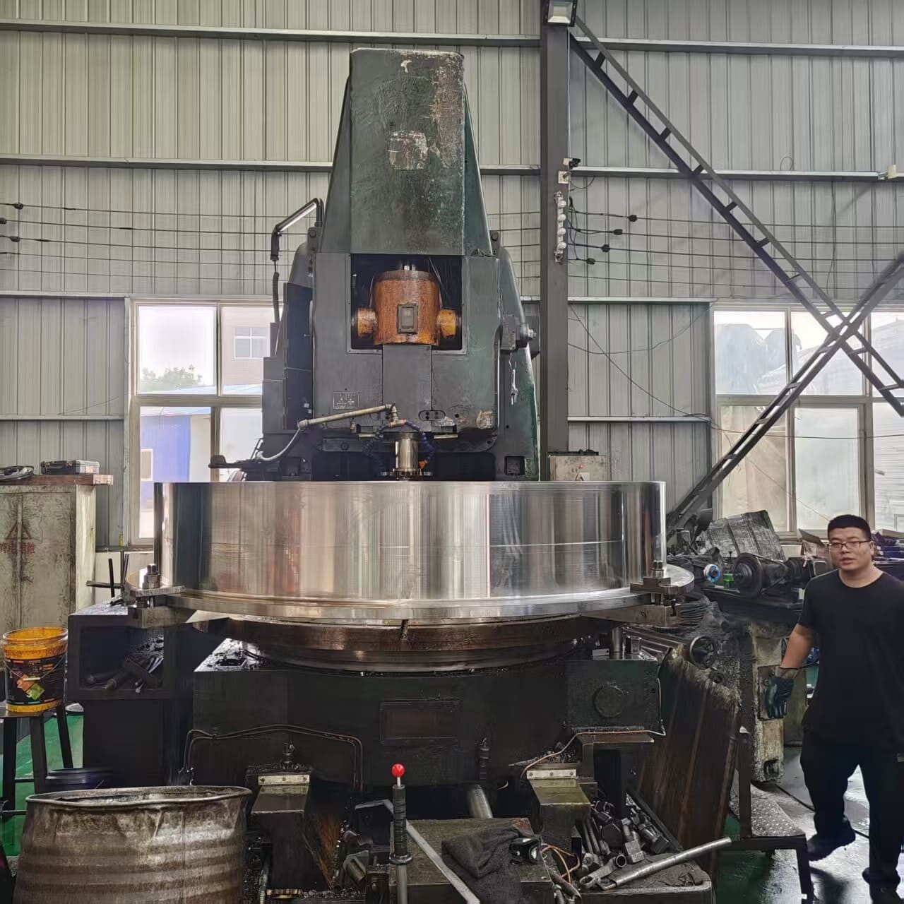 gear hobbing machine