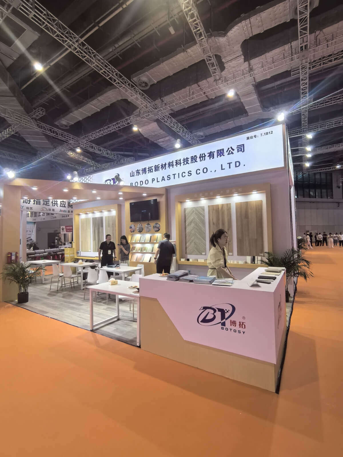Bodo presenteert vinylvloeren en pvc-profielen op Domotex Asia 2025 in Shanghai. Relatieve positie van de beursstand (1)