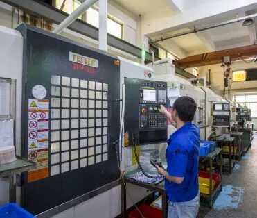 Production d'usinage CNC