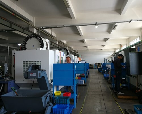 cnc milling center workshop