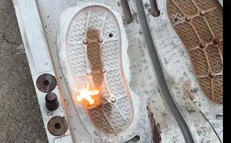 the core advantage of laser cleaning environmental protection and high efficiency coexist